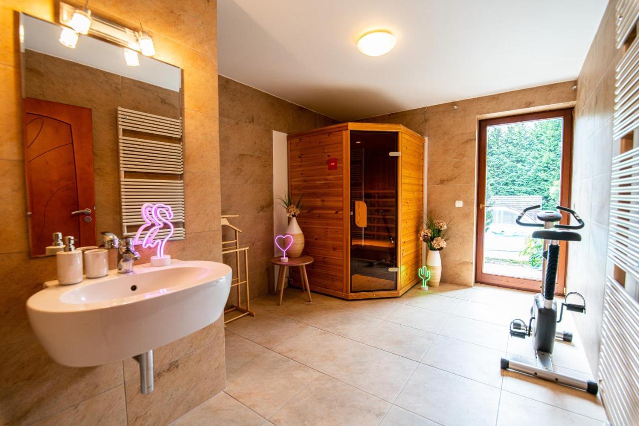 Villa With Pool & Sauna In Beer Village Velke Popovice Luaran gambar