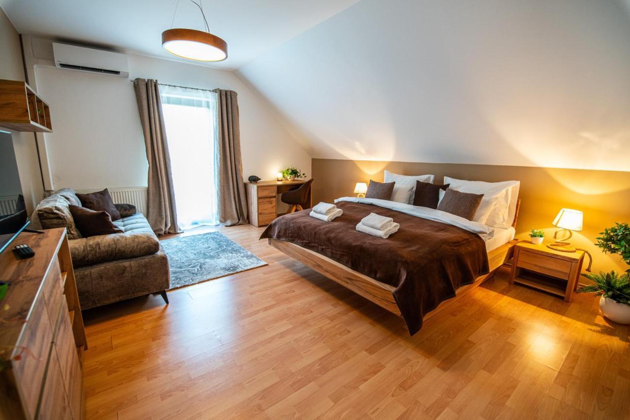 Villa With Pool & Sauna In Beer Village Velke Popovice Luaran gambar