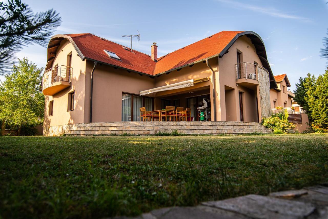 Villa With Pool & Sauna In Beer Village Velke Popovice Luaran gambar