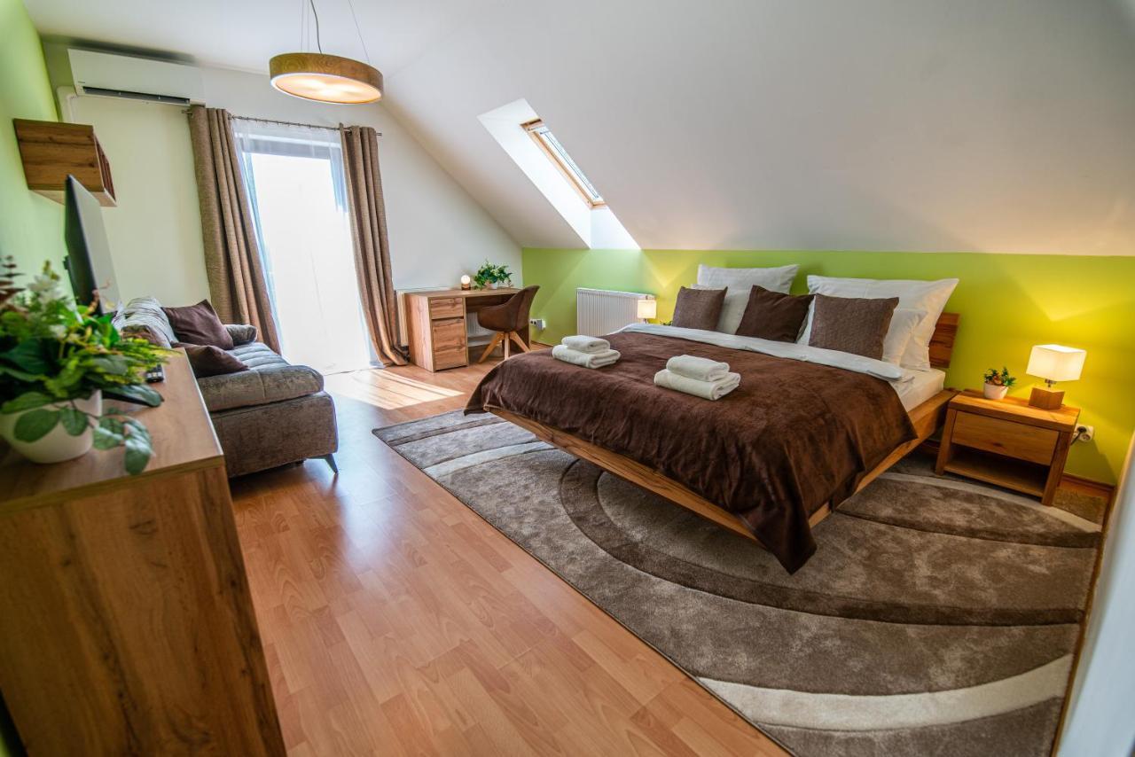 Villa With Pool & Sauna In Beer Village Velke Popovice Luaran gambar
