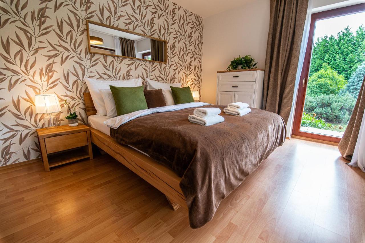 Villa With Pool & Sauna In Beer Village Velke Popovice Luaran gambar
