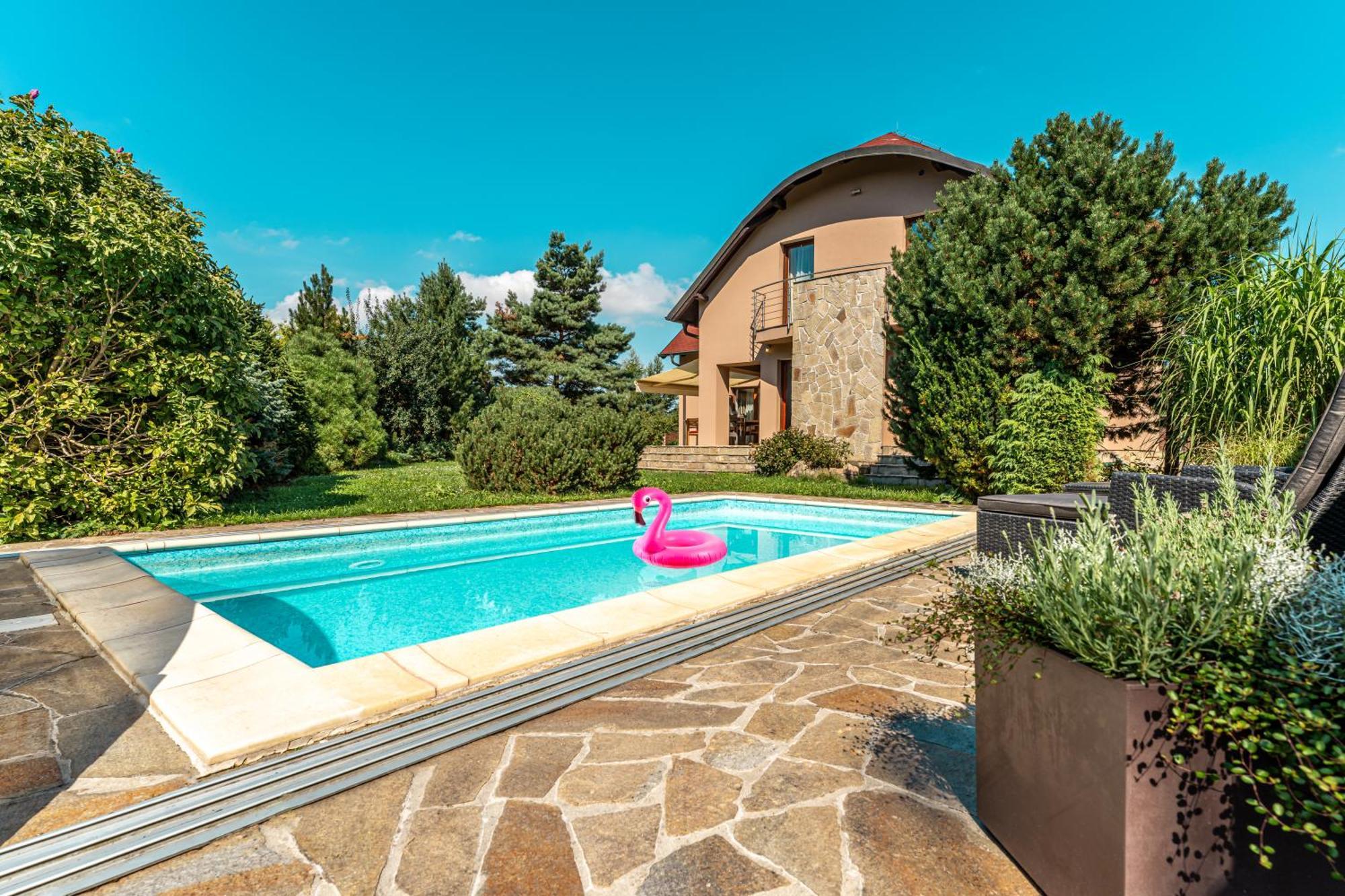 Villa With Pool & Sauna In Beer Village Velke Popovice Luaran gambar