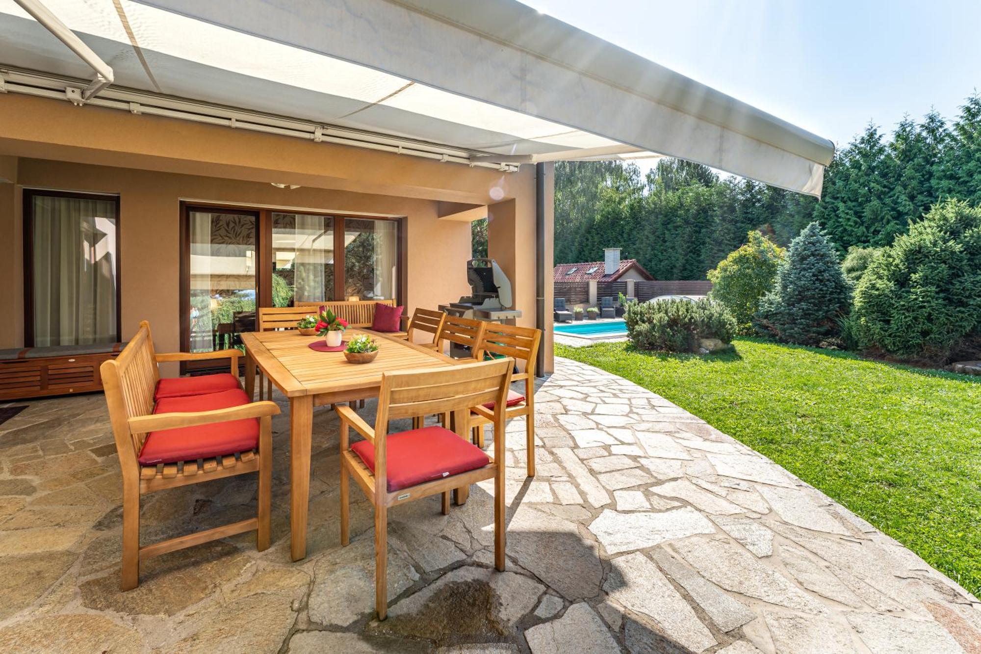 Villa With Pool & Sauna In Beer Village Velke Popovice Luaran gambar